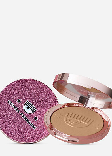 CHIARA FERRAGNI FLIRTY GLANCE SUN ON ME HIGHLIGHTING BRONZER