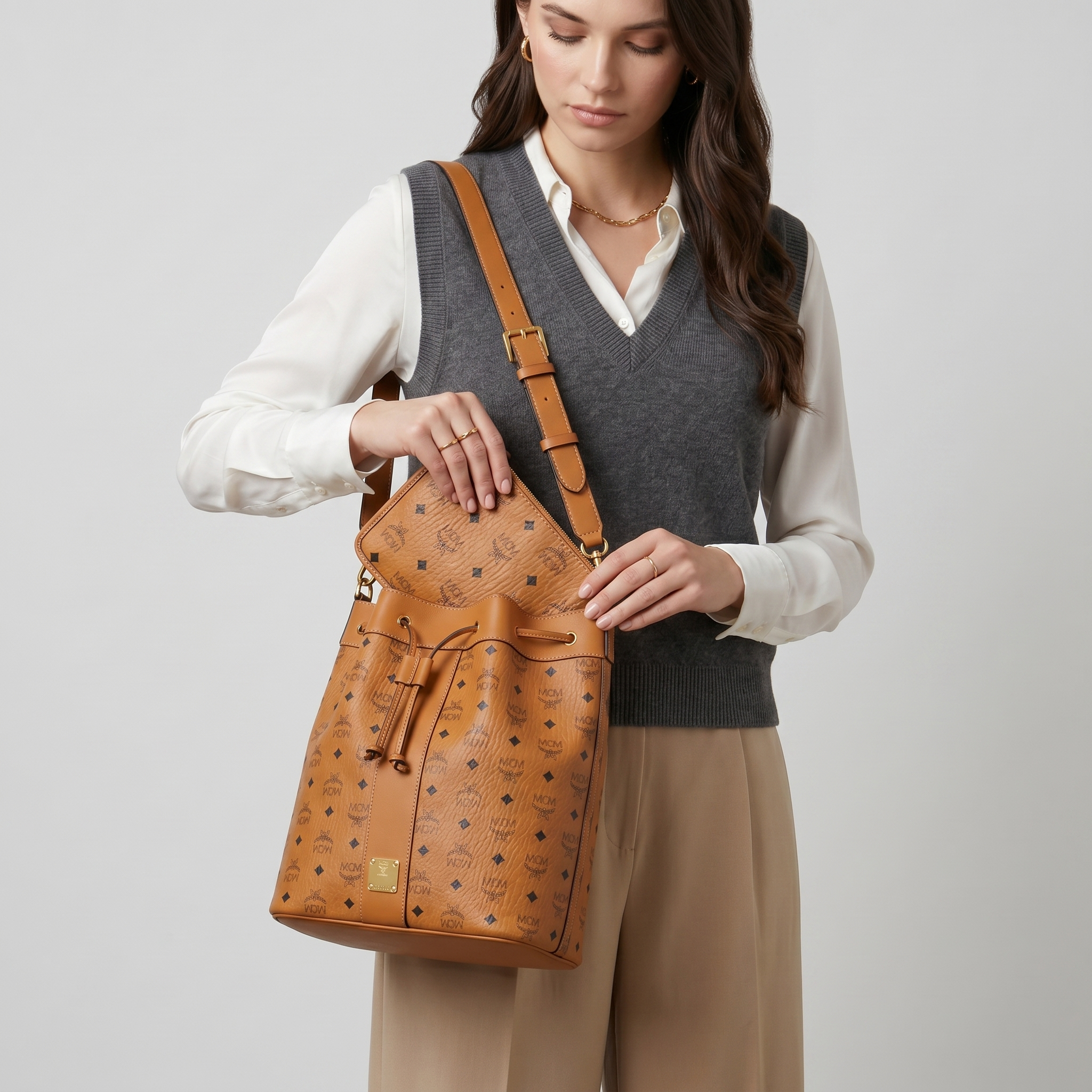 MCM Beuteltasche DESSAU IV mit Pouch Cognac