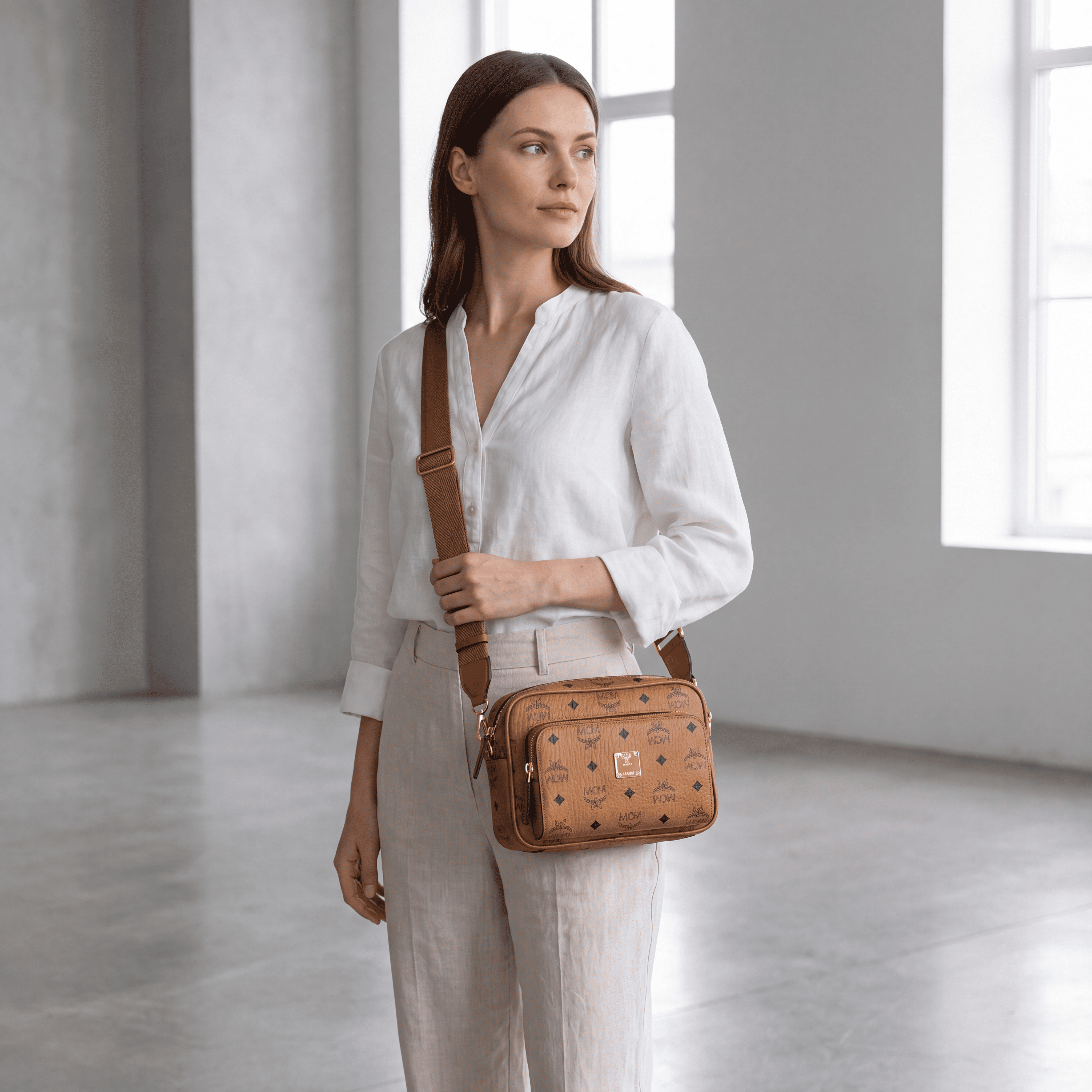 MCM Aren Umhängetasche in Cognac Groß