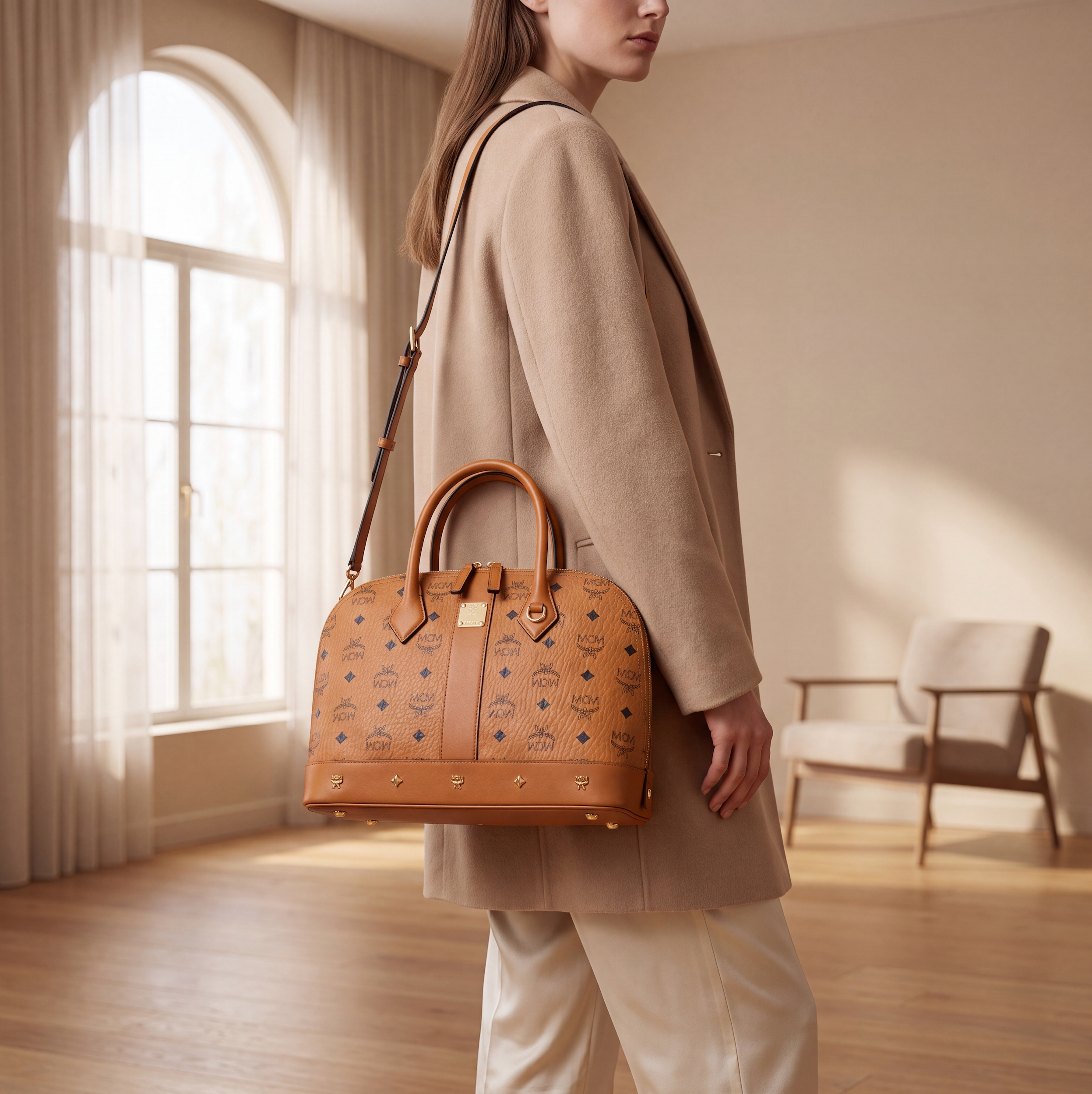 MCM Pina Tragetasche mit Nieten in Visetos Cognac