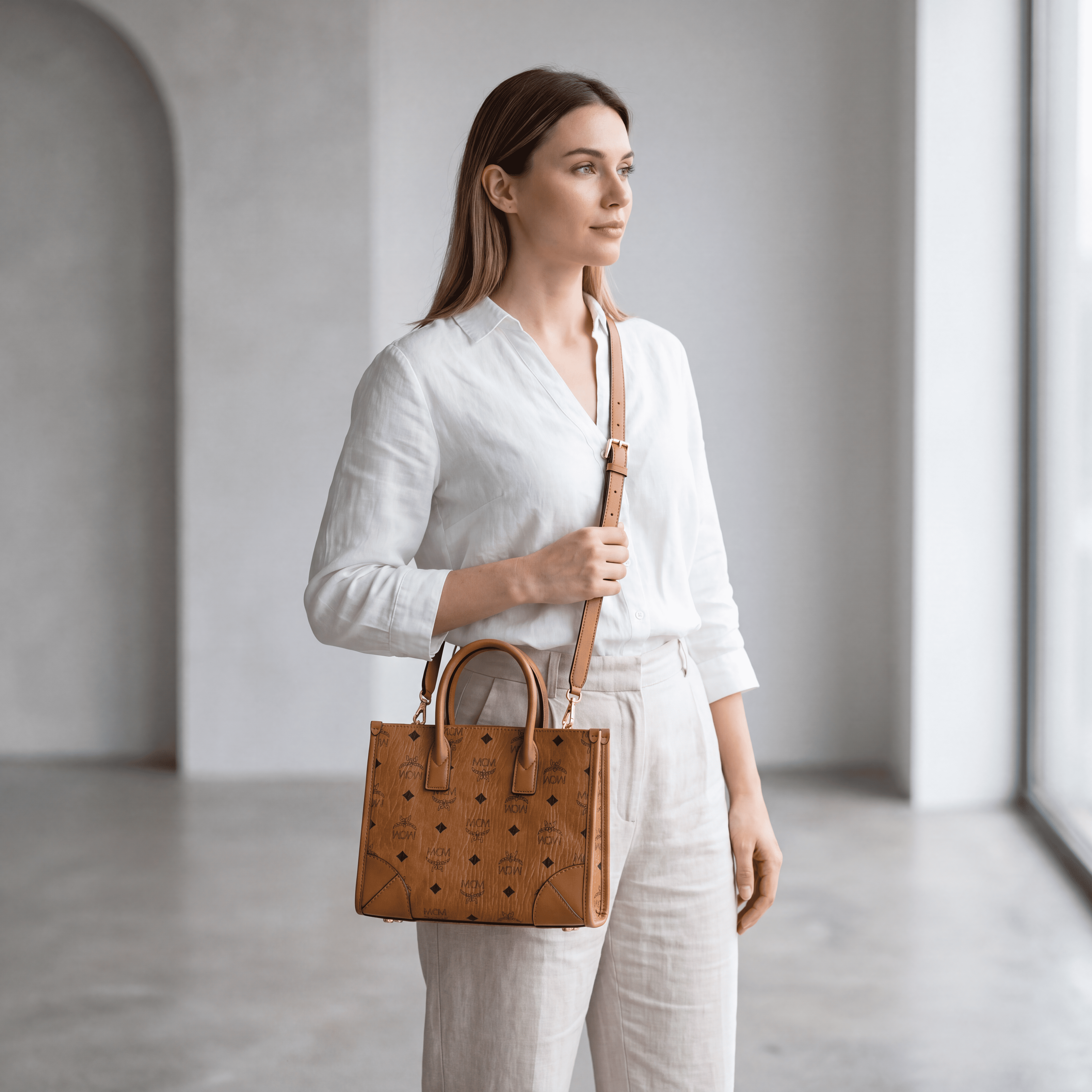 MCM München Tragetasche in Visetos Small Cognac
