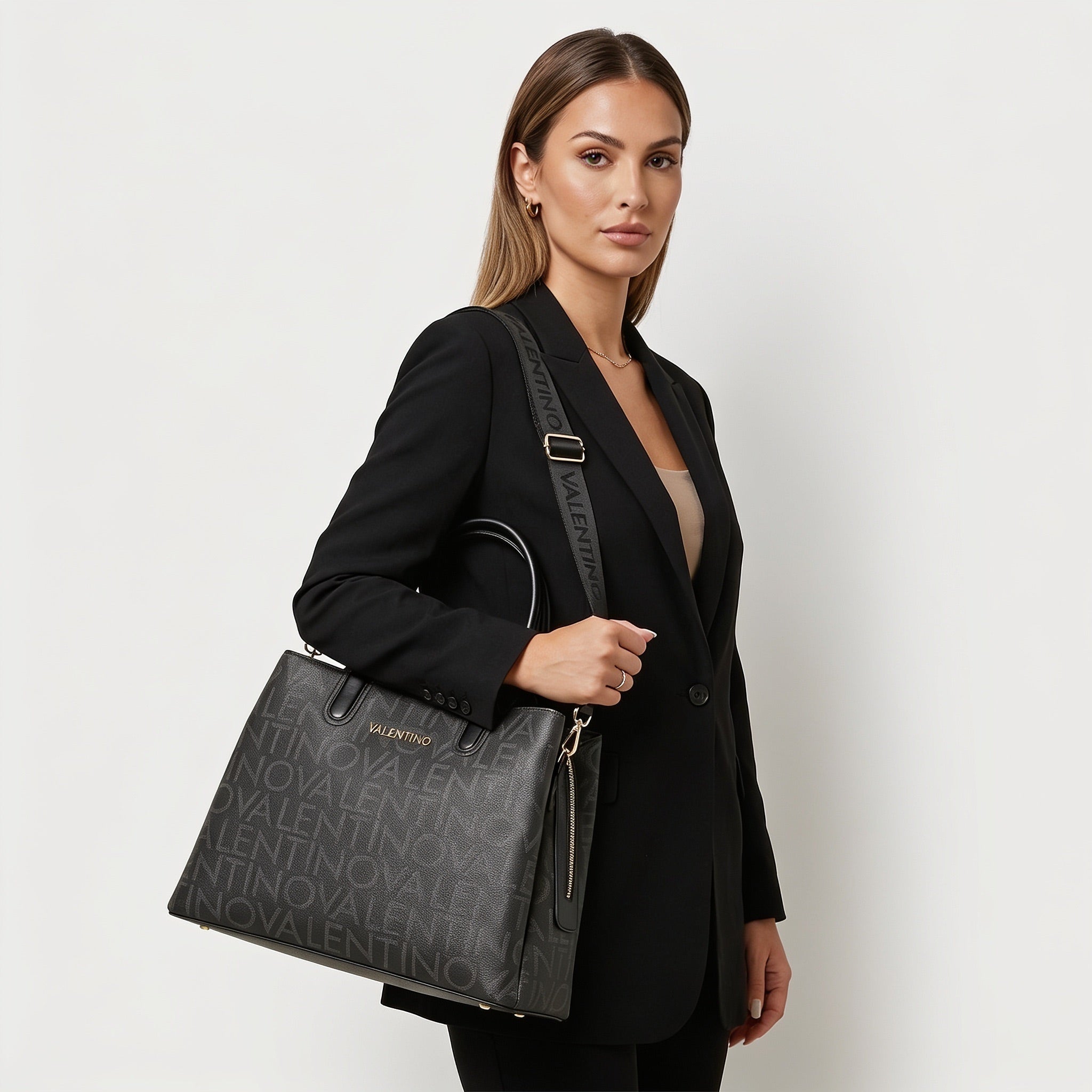 Valentino Regina Schwarz